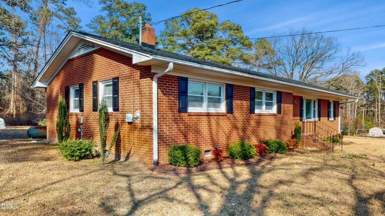 3306 Olivia Road