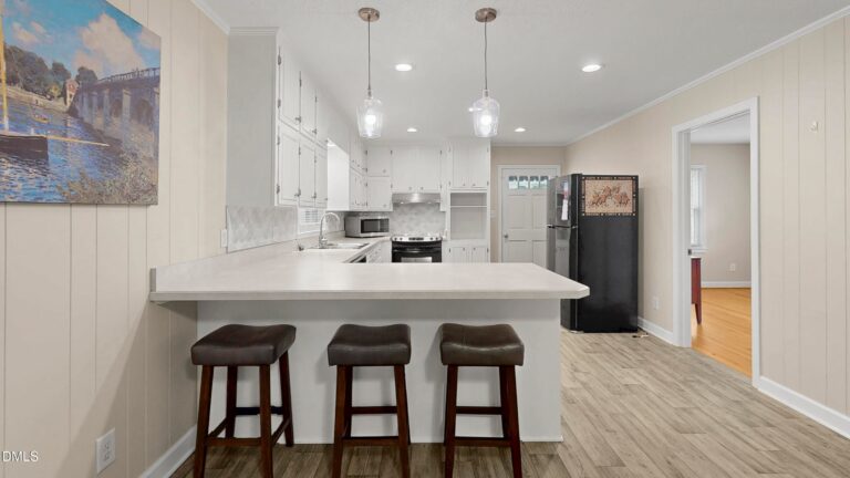 3306 Olivia Road