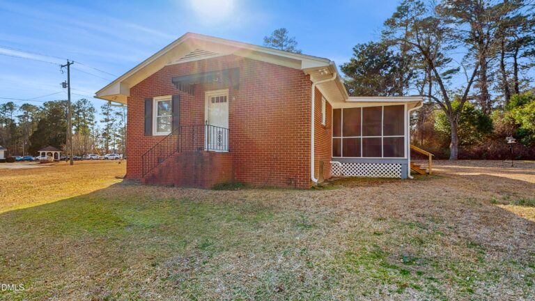 3306 Olivia Road